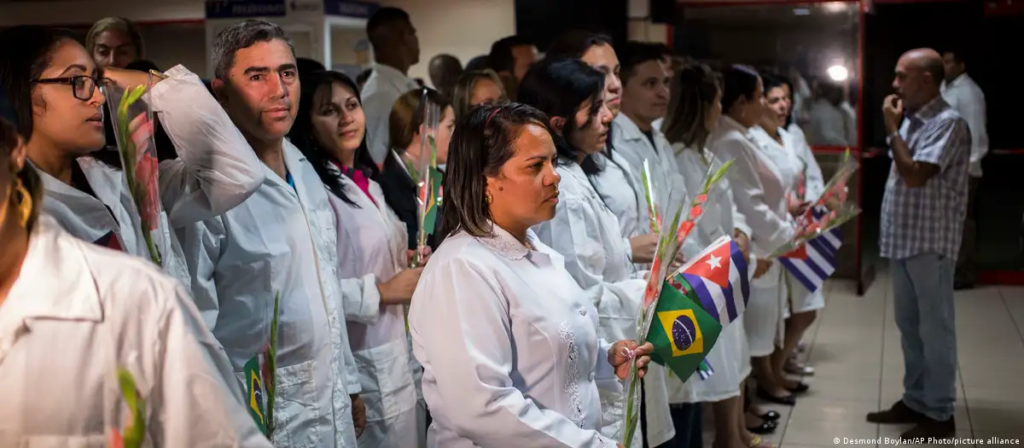 Médicos cubanos salen de Honduras tras finalizar convenio