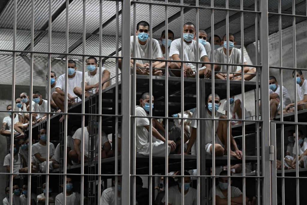 Proponen cadena perpetua para menores en El Salvador