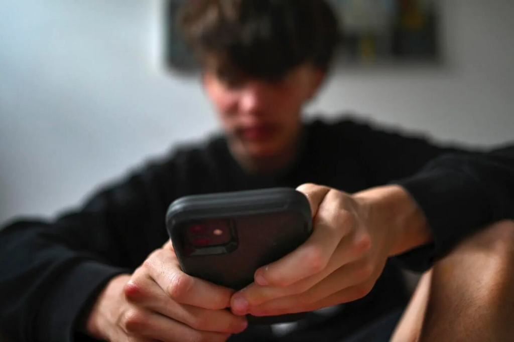 Australia da el paso de prohibir las redes sociales para menores de 15 años