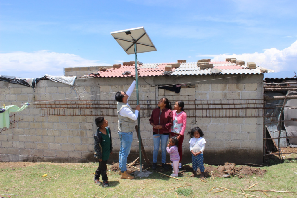 Instalarán sistemas fotovoltaicos a quienes no tienen energía eléctrica en el Edoméx