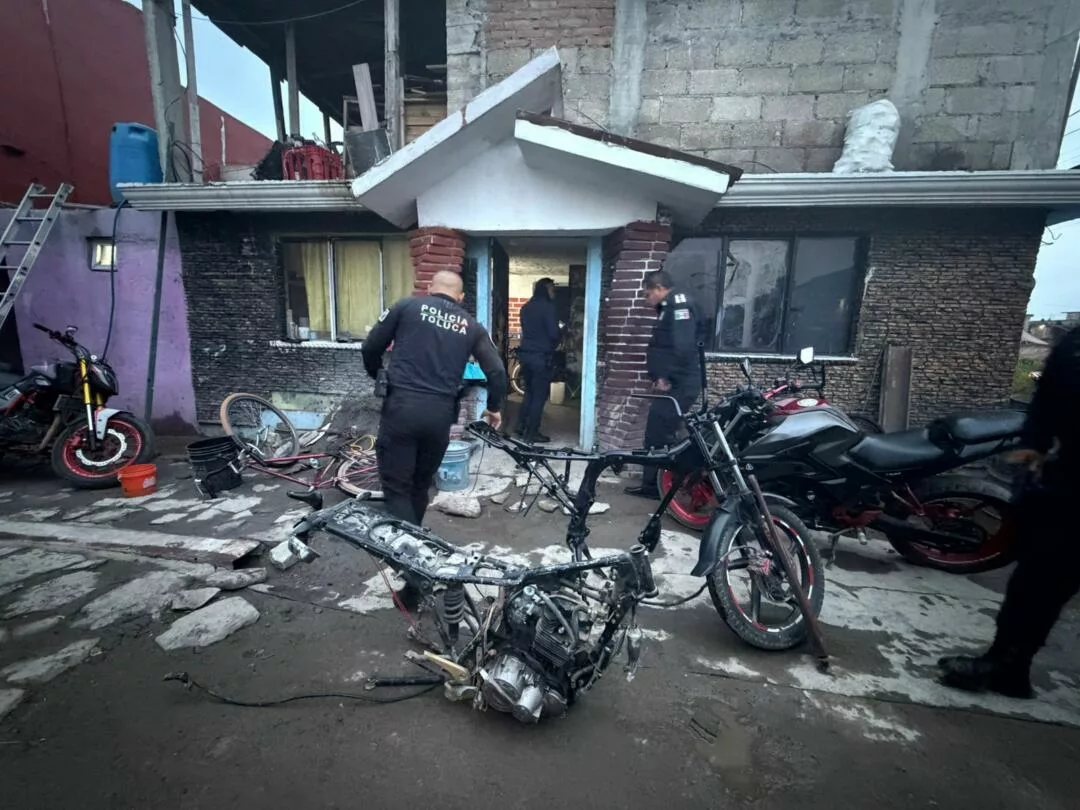 Detienen en Toluca a banda dedicada al robo de motos y narcomenudeo