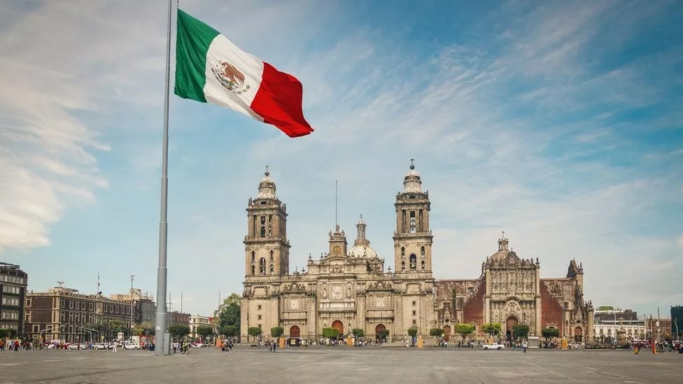 A contrarreloj, ultiman detalles en el Zócalo capitalino
