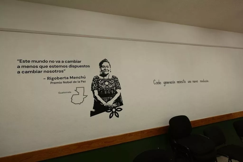 Corredor de la Paz: arte que une a la comunidad de la Facultad de Turismo y Gastronomía de la UAEMéx
