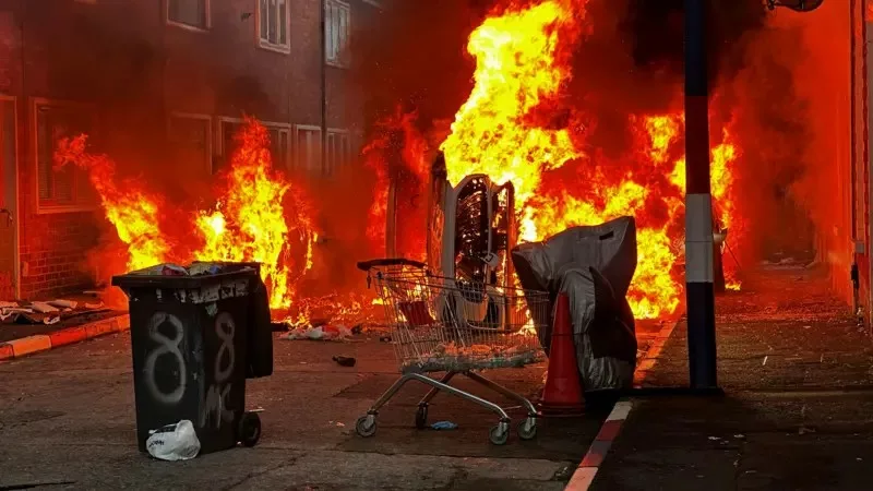 Ataques desatan violentas protestas en Belfast