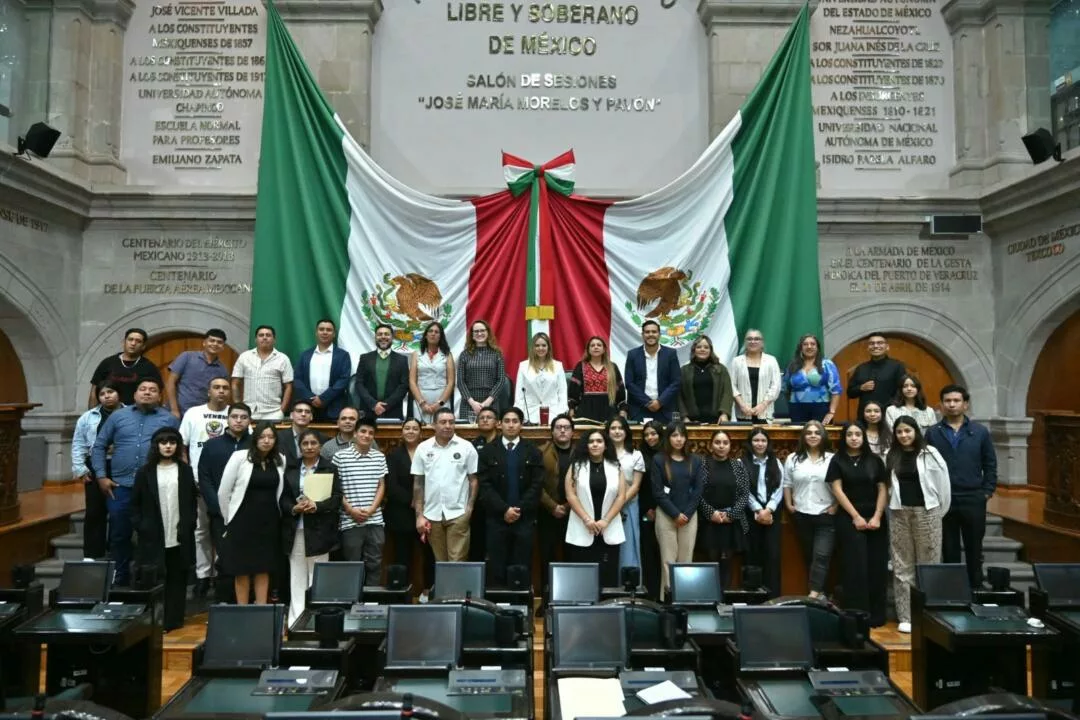Impulsa Jennifer González parlamento juvenil para innovar políticas públicas