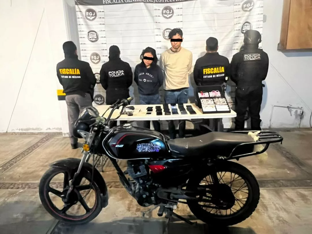 Detienen en Cacaloman a pareja de motorratones