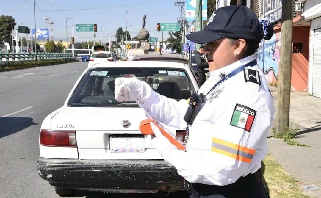 Celular al volante y exceso de velocidad, entre las faltas más sancionadas en el Edomex