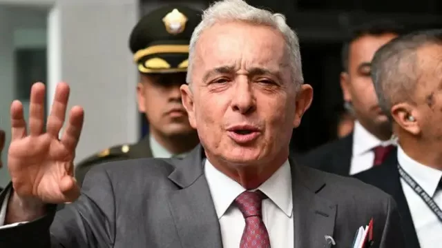 Uribe bajo investigación: Fiscalía indaga posibles nexos con paramilitares y masacres de los 90
