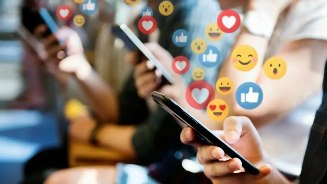El celular domina la vida de los jóvenes