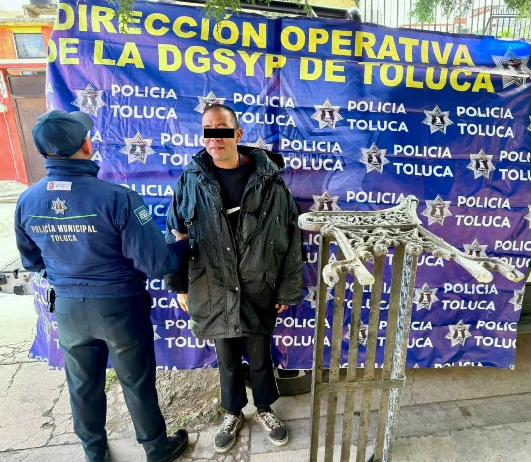Mobiliario con «patitas»: Arrestan a sujeto que intentó robar una banca propiedad del Ayuntamiento