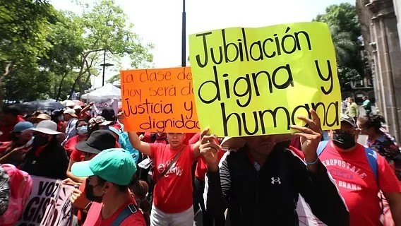 Aseguradora pública busca garantizar mejores pensiones para maestros