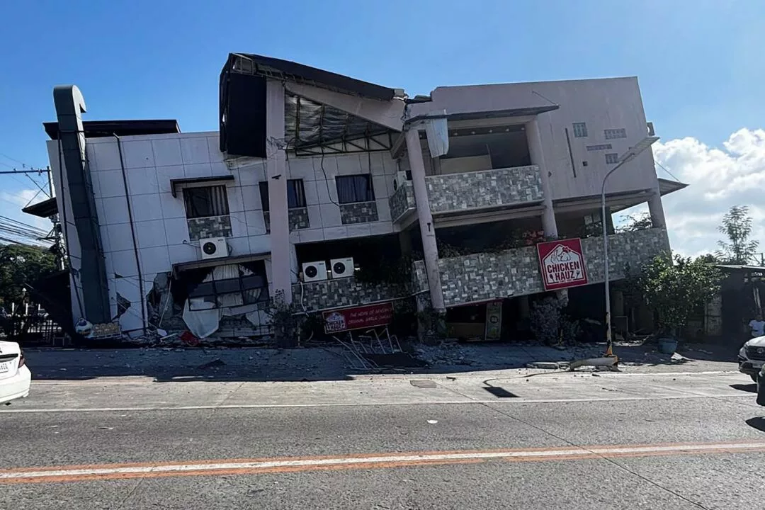 Filipinas, golpeada por un sismo de 7.8