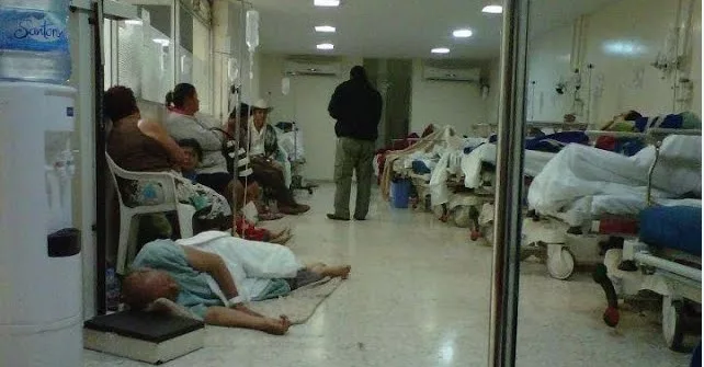 Medicinas escasas, atención saturada