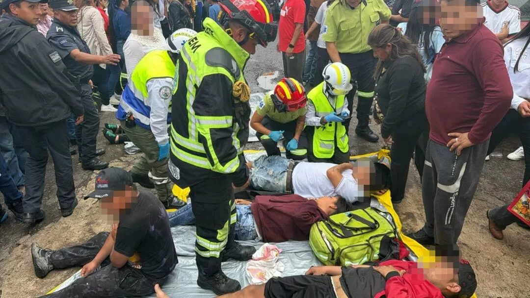 Rayo interrumpe fiesta patronal en Toluca; reportan 7 afectados, entre ellos una mujer embarazada