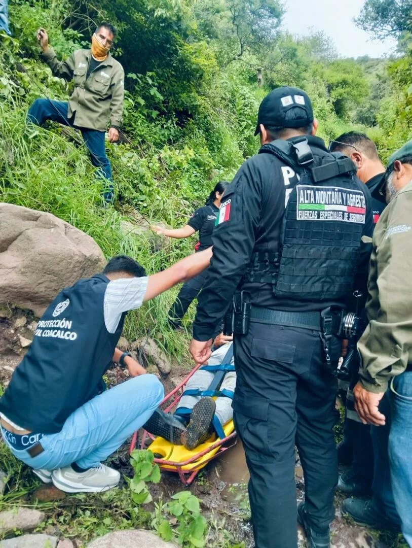 Policías de Alta Montaña y Agreste rescatan a un lesionado en la Sierra de Guadalupe en Coacalco