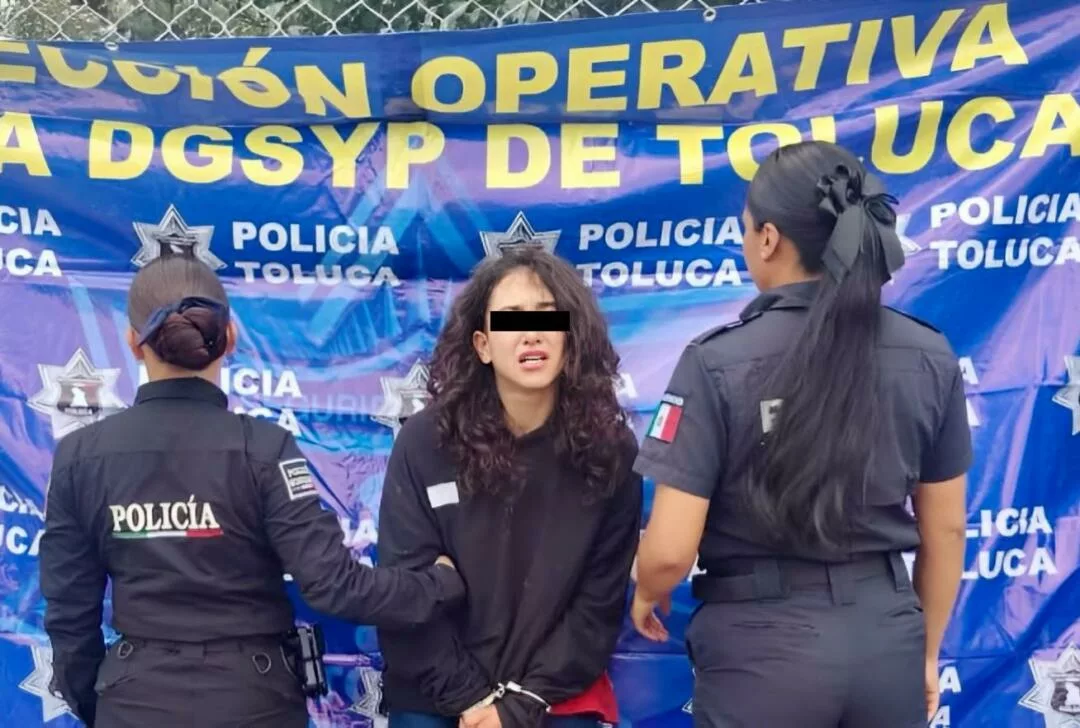Detienen a mujer por presunto robo de celular a un menor en Toluca