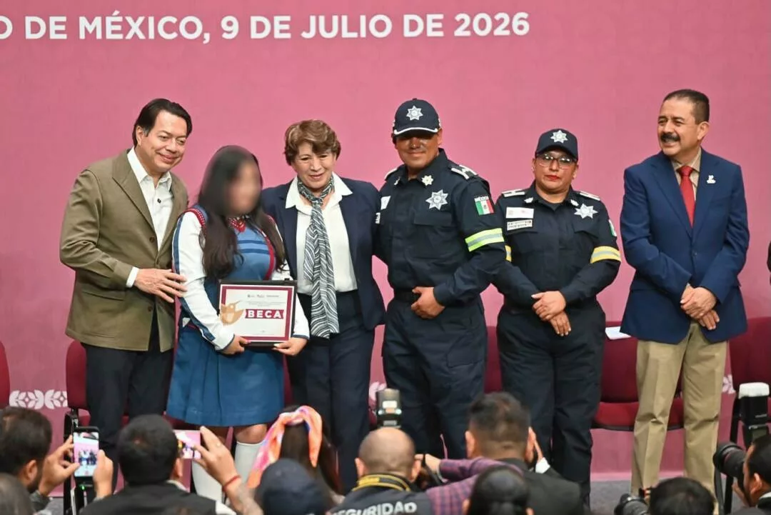 Atestiguan congresistas entrega de becas para hijas e hijos de policías