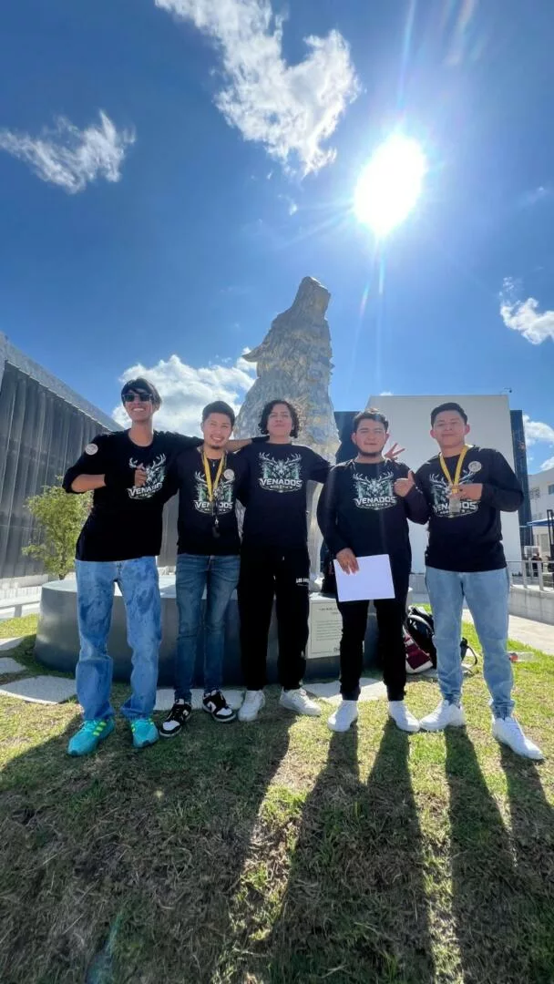 Triunfan alumnos mexiquenses en torneo de robótica