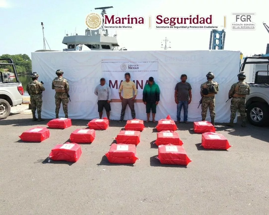 Semar asegura 1.2 toneladas de cocaína y detiene a ocho presuntos traficantes