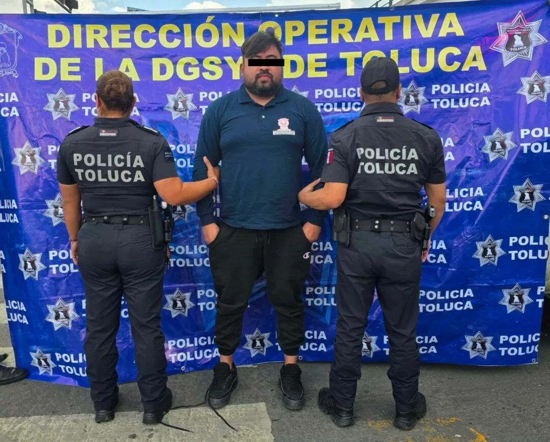 Cae conductor de camioneta ligada a cristalazos en Toluca
