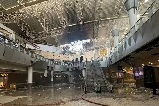 Ataques de EE.UU. golpean aeropuerto y puentes en Irán; aumenta tensión regional