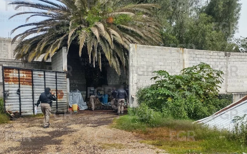 FGR decomisa más de 2 mil litros de hidrocarburo durante cateo en Huehuetoca