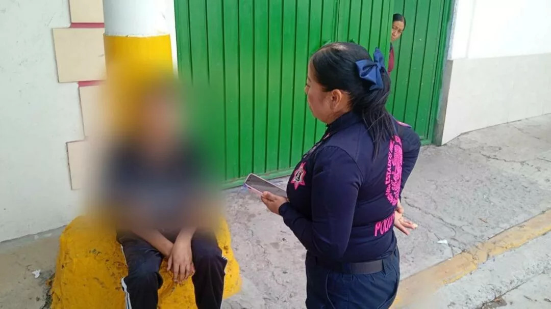 Policía de Ecatepec resguarda a adolescente localizado en vía pública