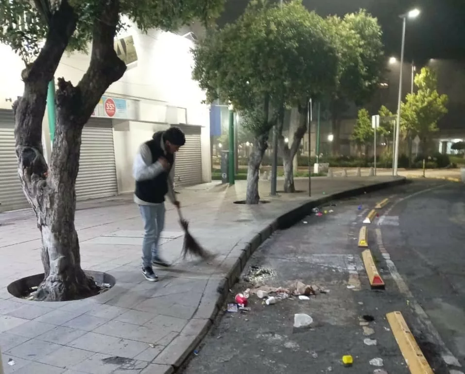 Tras duelo México vs. Inglaterra, Toluca retira 700 kilos de basura en «El Águila» y Plaza de los Mártires