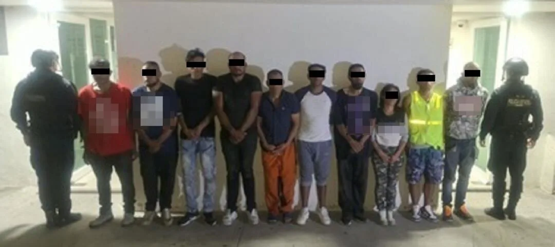 Ligados a un doble homicidio: caen 9 hombres y una mujer durante operativo en San Miguel Xico