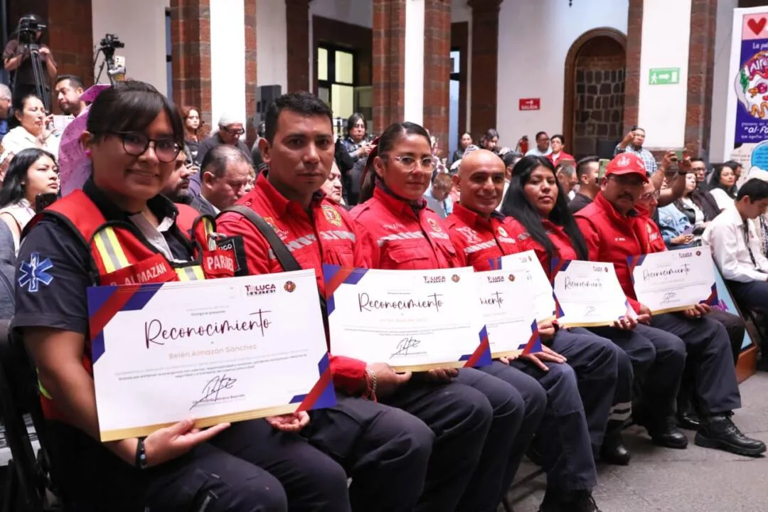 Reconocen en «La Toluqueña» invaluable labor de los Bomberos de Toluca