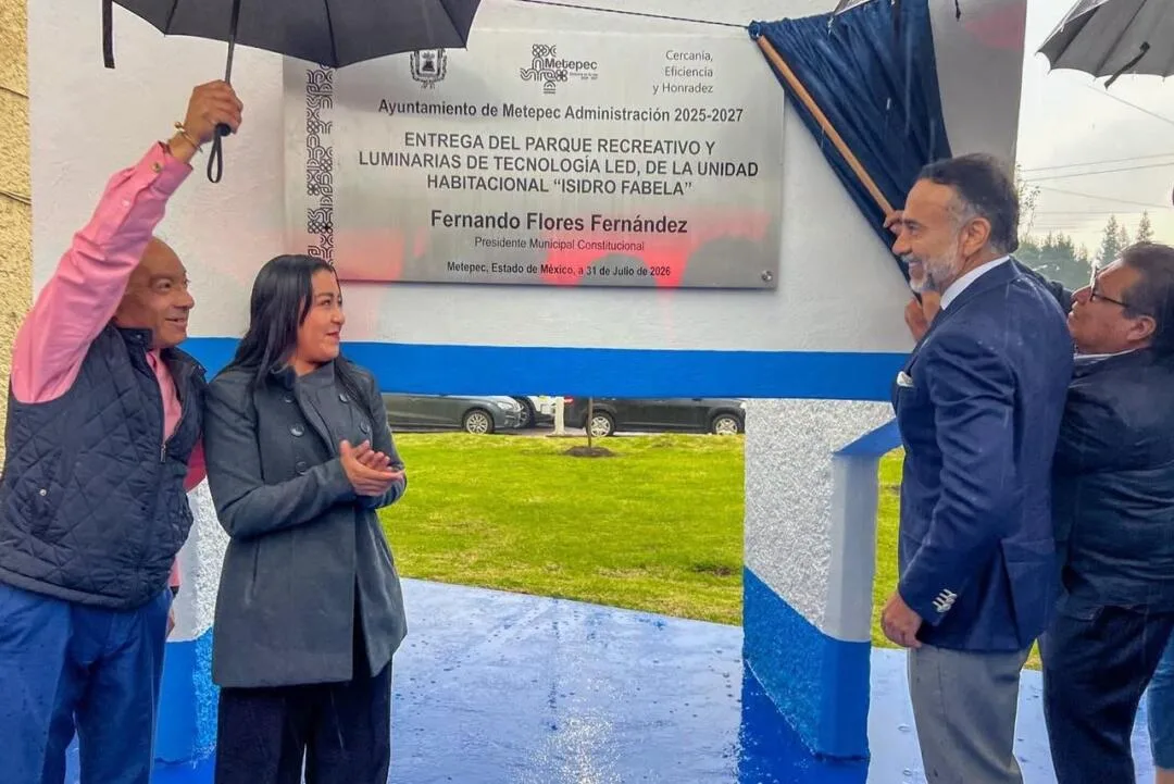 Entrega Fernando Flores parque rehabilitado en la Unidad Habitacional Isidro Fabela