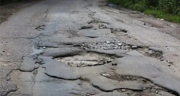 En el Edomex: baches y calles deterioradas elevan el riesgo de accidentes viales