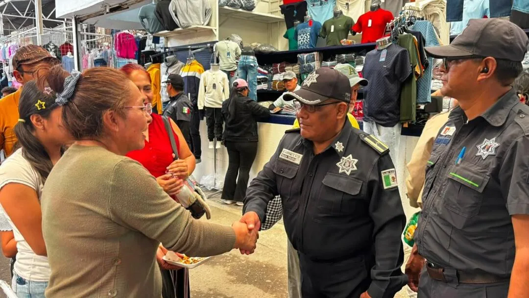 Garantizan orden y seguridad para visitantes y comerciantes en el mercado Palmillas