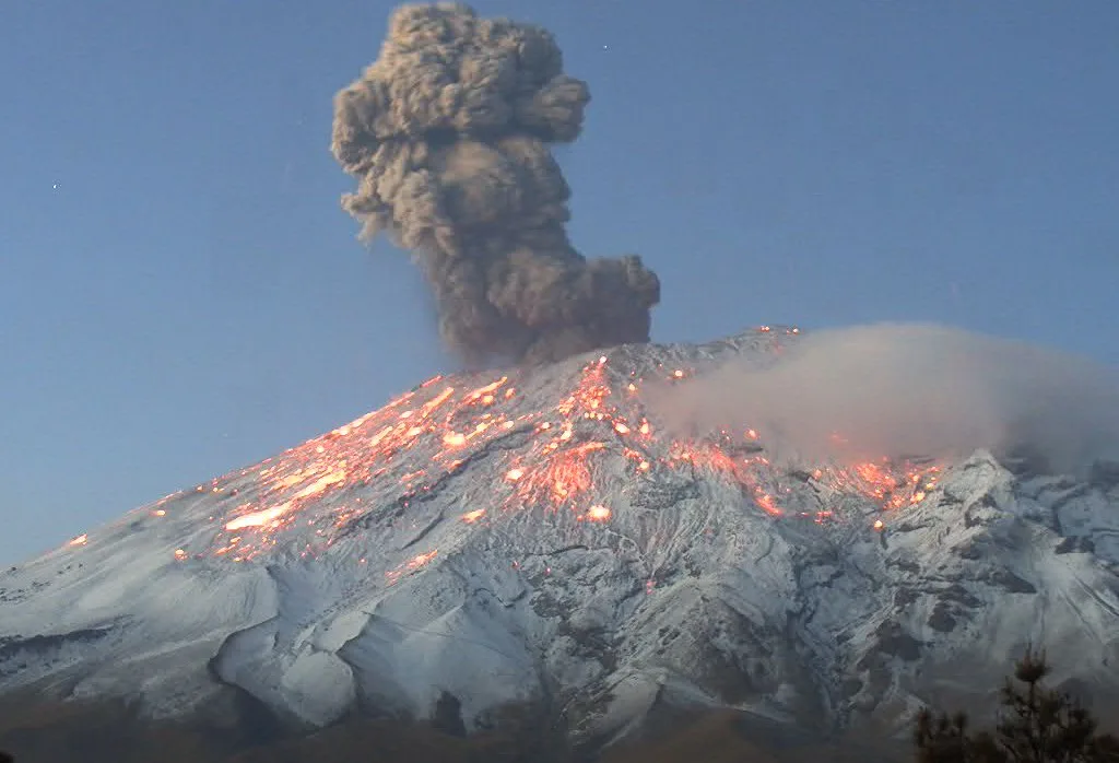 Volcanes activos mantienen en alerta a distintas regiones del mundo