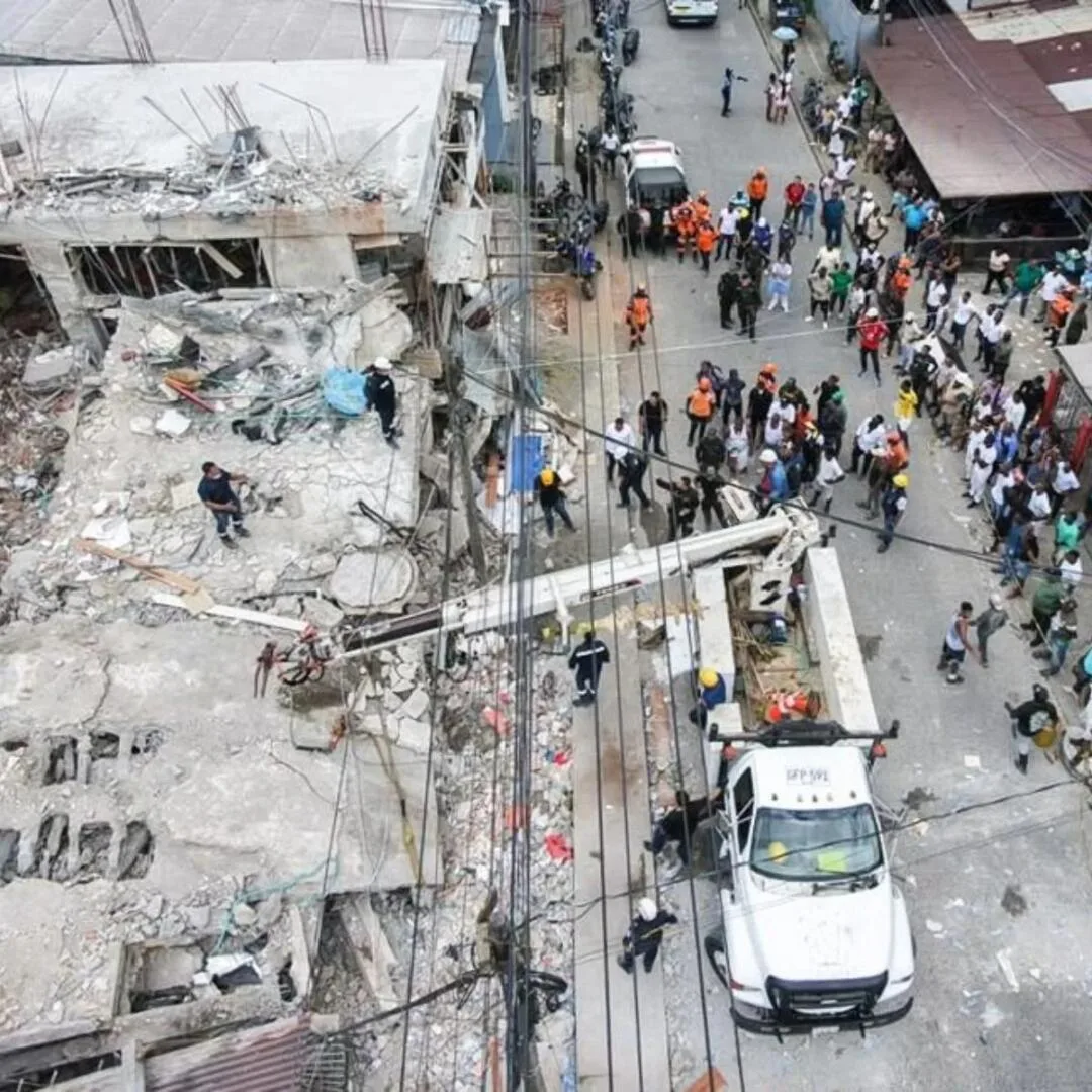 Rescates contrarreloj y esperanza entre los escombros tras terremoto de 7.4 en Colombia