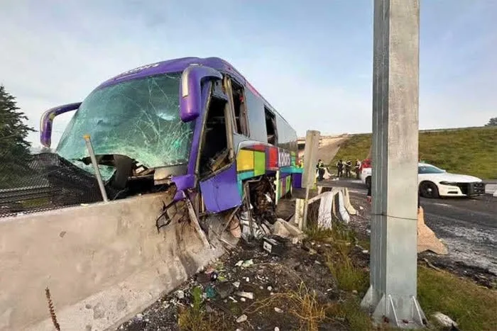 Accidente de transporte de pasajeros en Atlacomulco deja 33 heridos