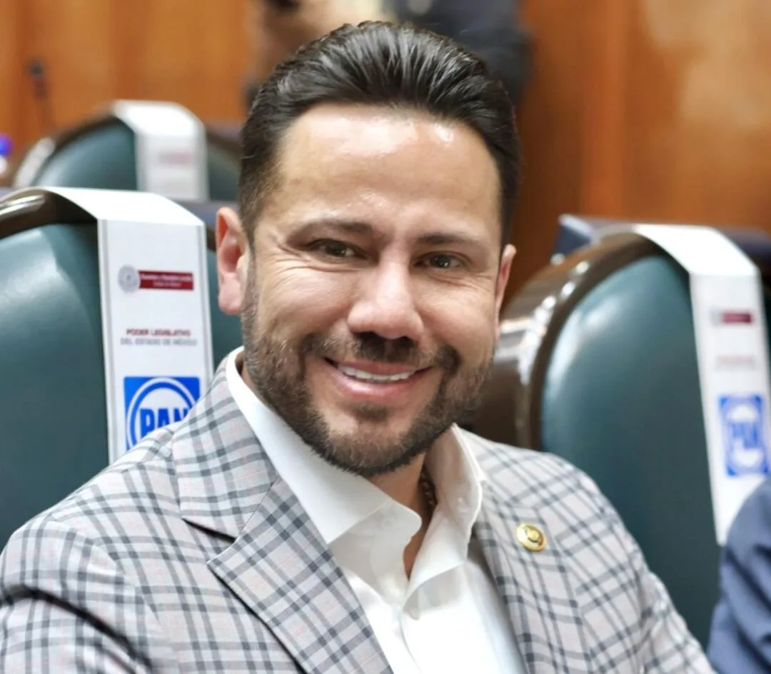 Romper barreras para triunfar: Anuar Azar acerca claves de éxito y autonomía a mexiquenses