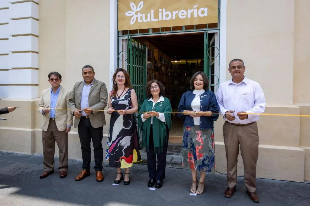 260 títulos y espacio cultural: Así es la nueva Librería Universitaria en Rectoría