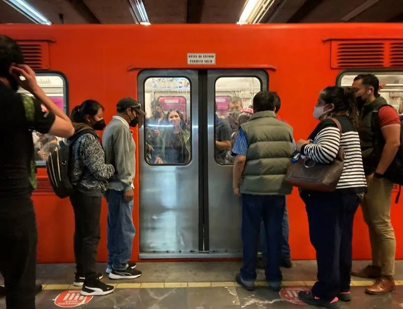 Mexiquenses pierden hasta hora y media diaria en el transporte; miles tardan más de dos horas