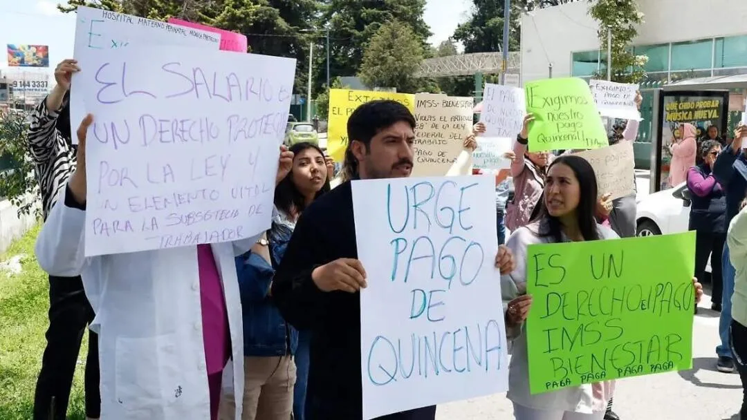 Trabajadores del sector salud en el Edomex inician paro y protestan por retraso en pagos y aduanas de nómina