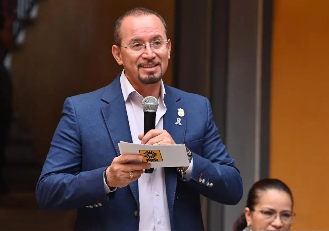 Recibe Omar Ortega propuesta para incluir fibromialgia en Ley de Salud