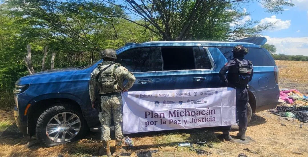 Golpe a célula criminal: aseguran arsenal y vehículos robados en La Piedad