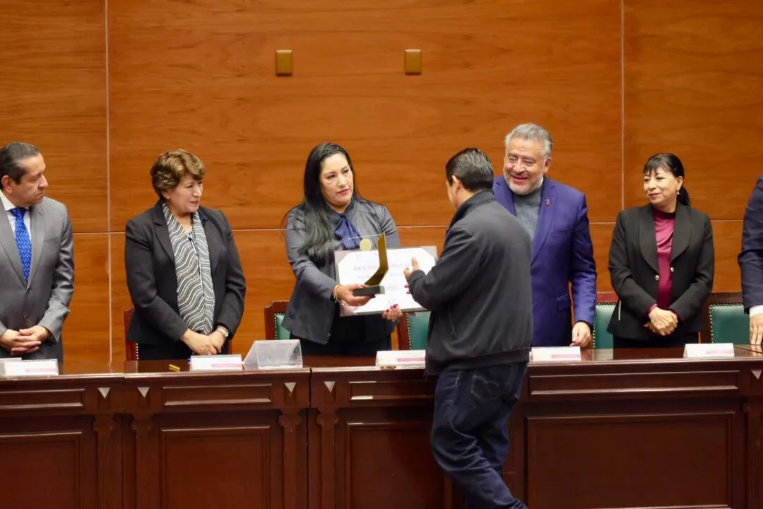 Asisten congresistas a conmemoración por el 53 Aniversario del IAPEM