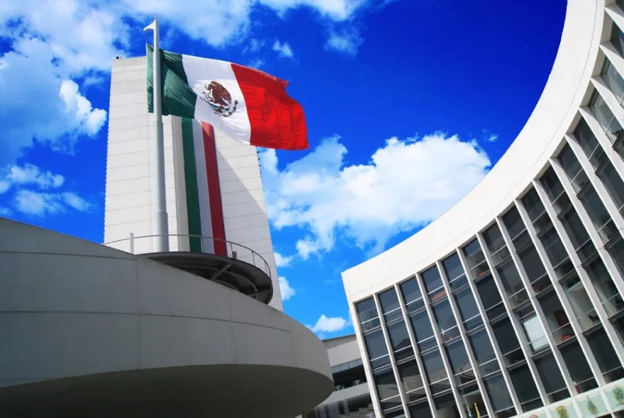 Inzunza analiza su regreso al Senado