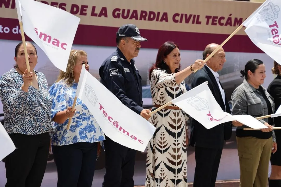 Rosi Wong da banderazo de salida a nuevas unidades para la guardia civil de Tecámac