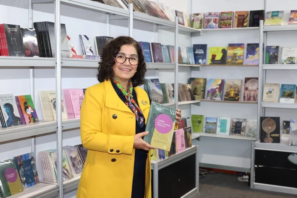 Rectora Paty Zarza impulsa la democratización del conocimiento científico en la FILUNI