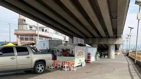 Edomex regulará el uso comercial y de estacionamientos en bajo puentes mediante cobro de aprovechamientos