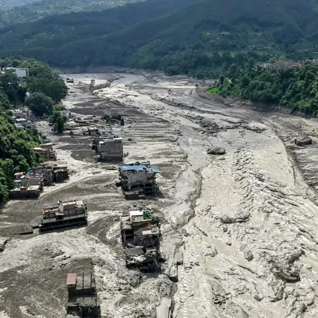 ¡Alud monstruoso! Glaciar se desplomó con fuerza equivalente a 950 mil kilos de explosivos en Nepal