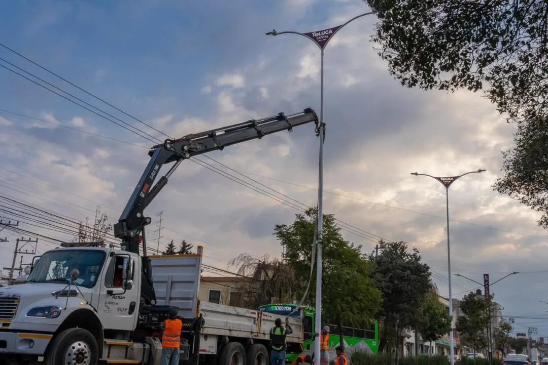 Ilumina Toluca sus colonias con más de 46 mil obras de alumbrado público