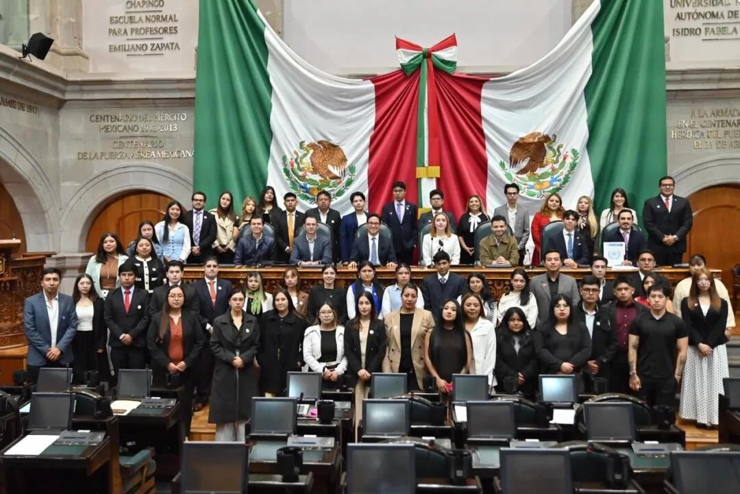Impulsa Anuar Azar parlamento juvenil sobre IA y Ley de Juventud